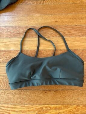 ALO Yoga Olive Green Strappy Sports Bra airlift intrigue